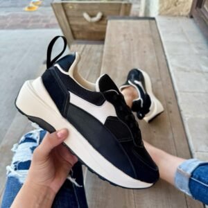 Tenis plataforma negros con lineas blancas