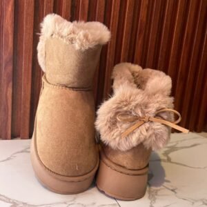 Bota beige  con pompones