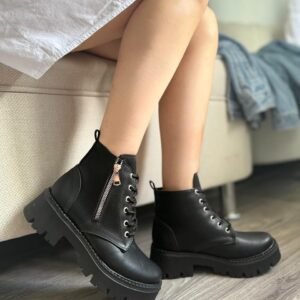 Botin negro con ziper