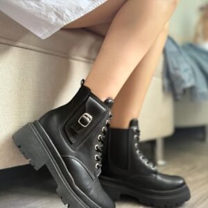 Botin negro con elastico y bolsa