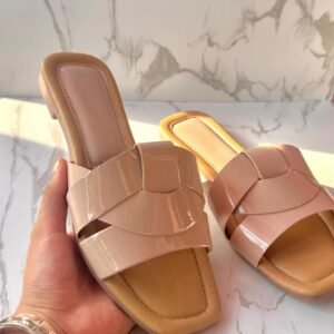 Sandalia cruzada charol maquillaje