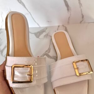 Sandalia hebilla charol blanca