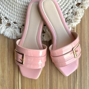 Sandalia hebilla charol rosa pastel