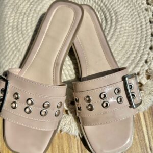 Sandalia hebilla charol maquillaje