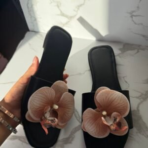 Sandalia flor negra