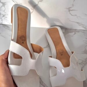 Sandalia charol blanca tejido