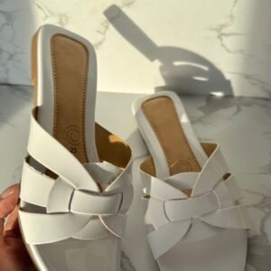 Sandalia tejido charol blanco