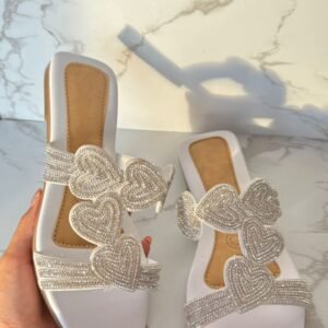 Sandalia corazon blanca