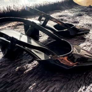 Tacon pico charol negro