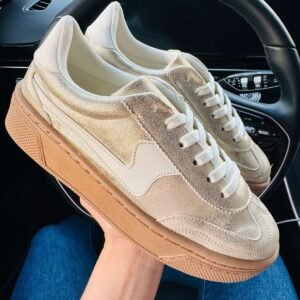 Tenis oro con lineas blancas