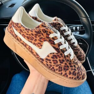 Tenis leopardo con lineas blancas