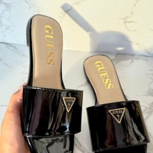Sandalia guess charol negra