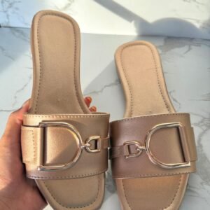 Sandalia corazon negro