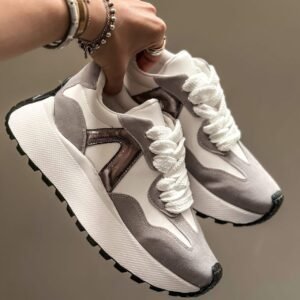 Tenis plataforma blanco/gris con lineas negras